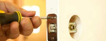 Affordable Locksmith Services Milwaukee, WI 414-273-0322 - 24-hour-lock-key-01